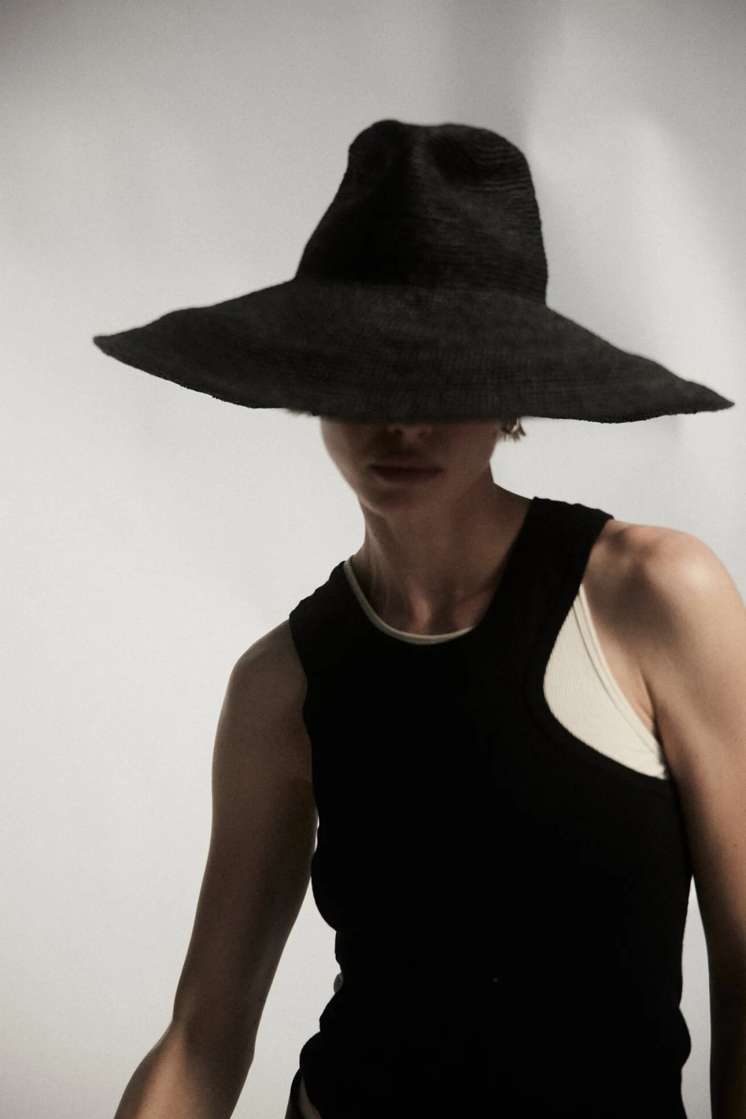 Fashion JANESSA LEONÉ WAVERLY RAFFIA HAT